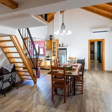 Villa Menalo *